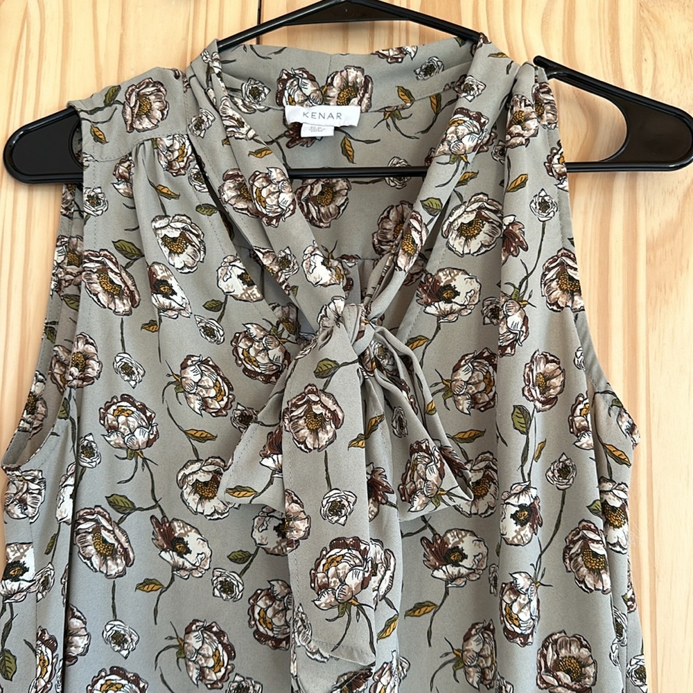 Kenar Floral Sleeveless Blouse